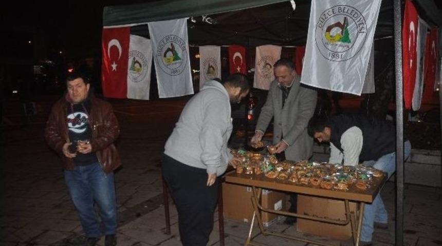 D&uuml;zceliler Kandilde Camileri Doldurdu