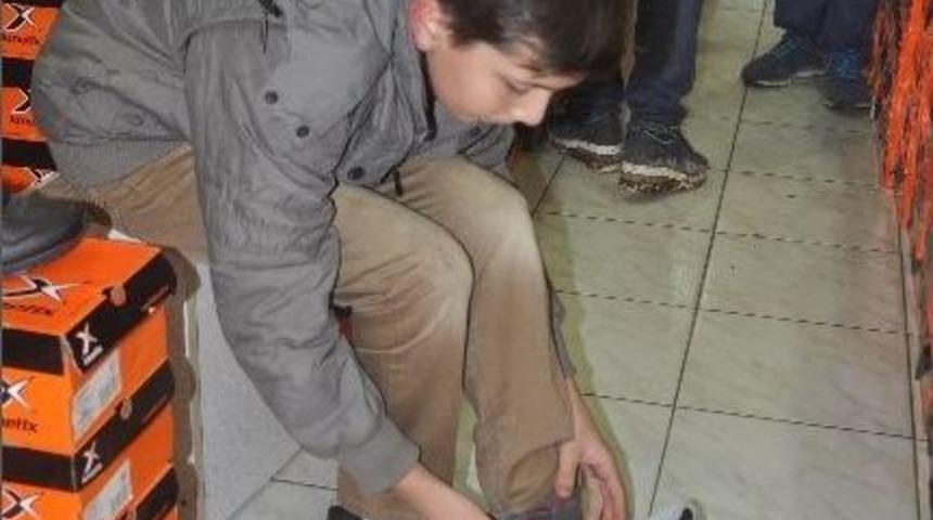 Kar Ayakkabıcıların Y&uuml;z&uuml;n&uuml; G&uuml;ld&uuml;rd&uuml;