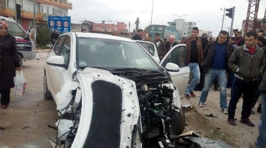 (&ouml;zel Haber) Tır İle Otomobil &Ccedil;arpıştı: 3 Yaralı