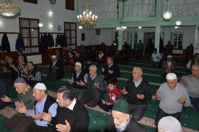Kırka&rsquo;da Mevlid Kandili&rsquo;nde Camiler Doldu Taştı 2