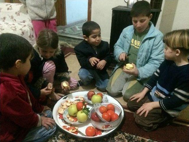 Üniversite Öğrencilerinden Suriyeli Çocuklara Yardım 1