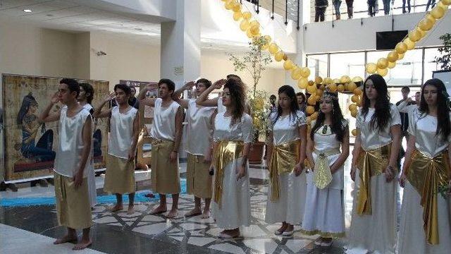 Dünya Kültürleri Uluslararası Antalya Üniversitesi Kampusünde