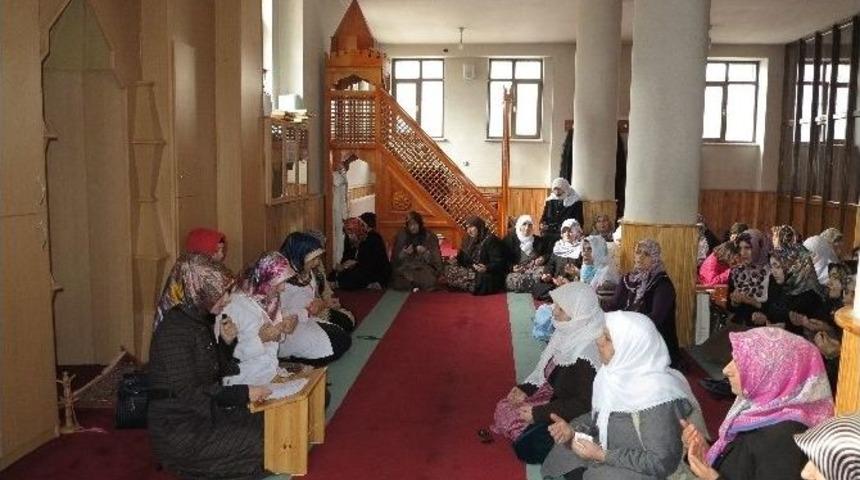 Boyalar Kız Kur&rsquo;an Kursu&rsquo;nda Mevlit Kandili Programı