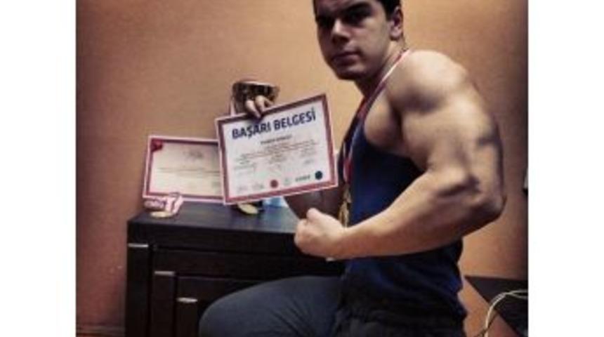 Bilek G&uuml;reşinde T&uuml;rkiye Birincisi Oldu