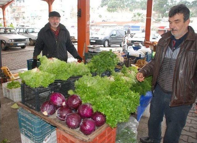 Pazar Tezgahlarına Kar D&uuml;şt&uuml; 1