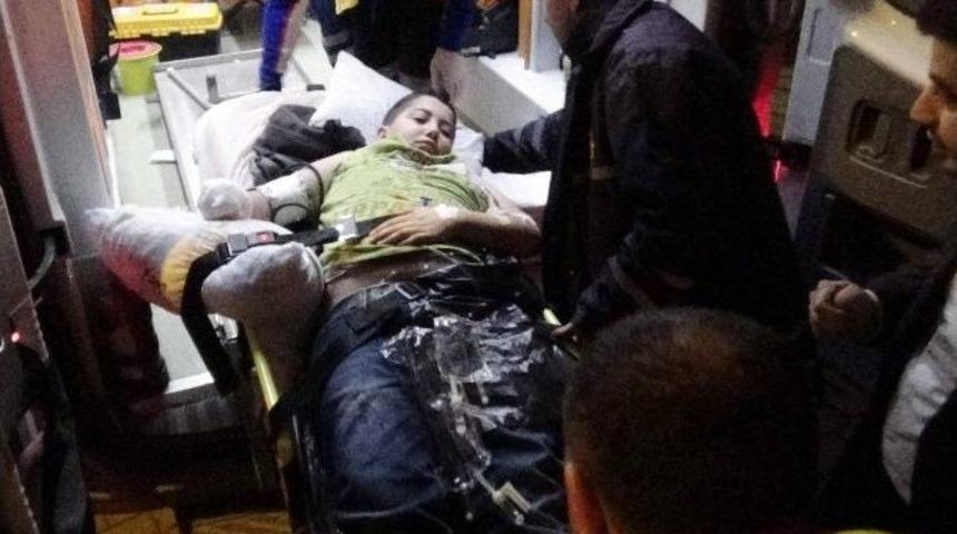 13 Yaşındaki &Ccedil;ocuğun Kopan Kolu Geri Dikildi