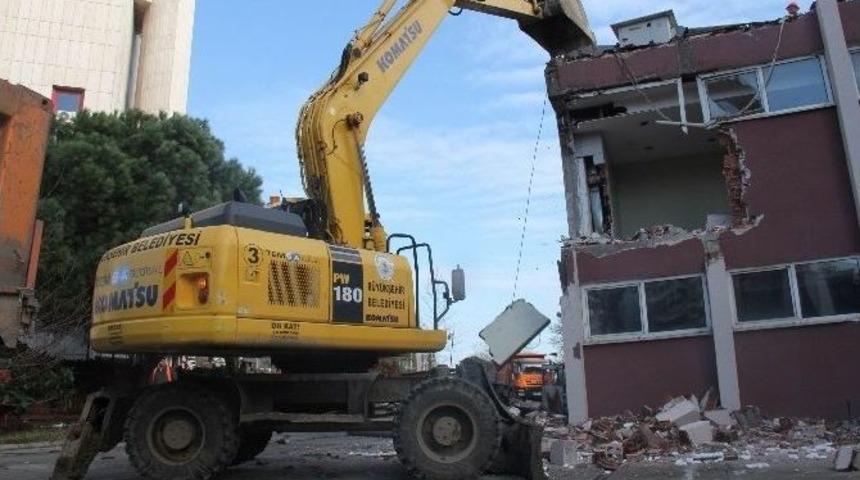 B&uuml;y&uuml;k Samsun Oteli&rsquo;nin Yıkımına Başlandı