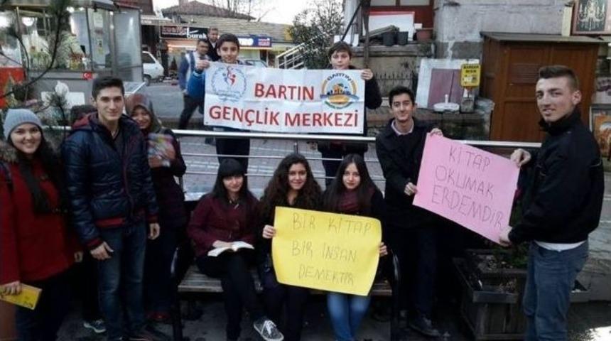 Bartın&rsquo;lı Gen&ccedil;ler Kitap Okudu