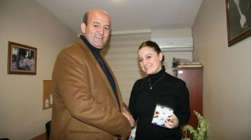 Başkan Yardımcısı Sezer, Personelin Kandilini Kutladı