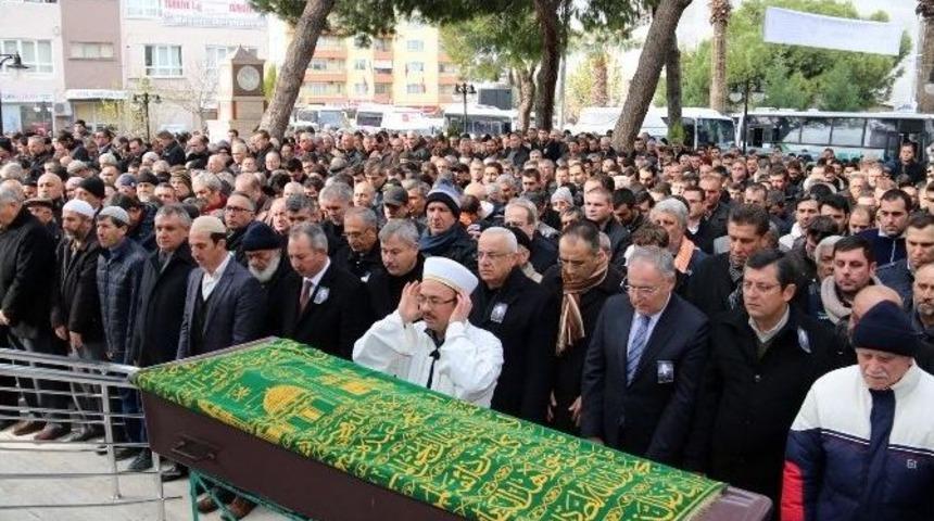 Mezarlıkta Kalp Krizi Ge&ccedil;iren Eski Başkan Toprağa Verildi