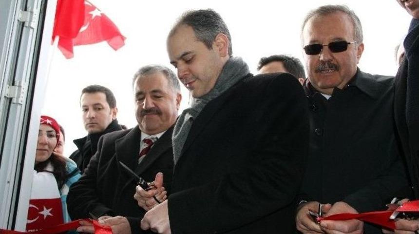 Elleri Olmayan Lise &Ouml;ğrencisinin &Ccedil;izdiği Başbakan Davutoğlu&rsquo;nun Portresi Dikkat &Ccedil;ekti