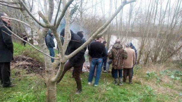 Sakarya Nehri nde Avcı Kayığı Devrildi: 1 Kişi Kayıp 1