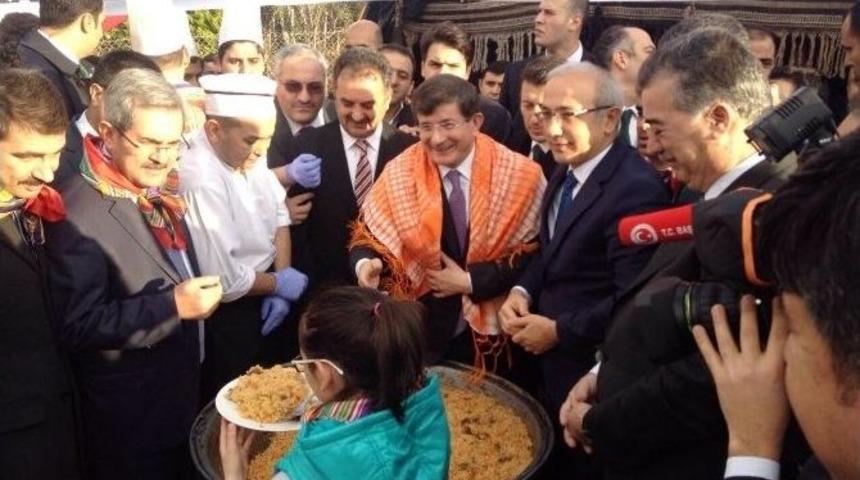 Başbakan Davutoğlu, Osmaniye&rsquo;de Y&ouml;r&uuml;k T&uuml;rkmen Bey&rsquo;i İlan Edildi