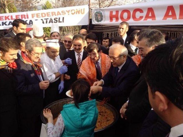 Başbakan Davutoğlu, Osmaniye&rsquo;de Y&ouml;r&uuml;k T&uuml;rkmen Bey&rsquo;i İlan Edildi 1