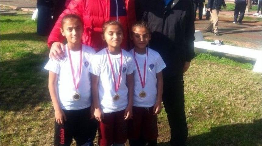 &Uuml;&ccedil;&uuml;z Kardeşlerin Atletizm Aşkı