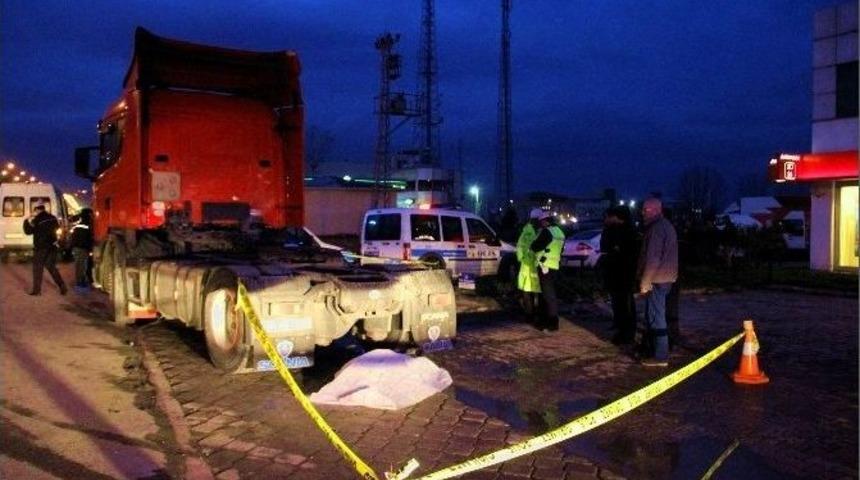 Geri Manevra Yapan &Ccedil;ekicinin Altında Kalan Şahıs &Ouml;ld&uuml;