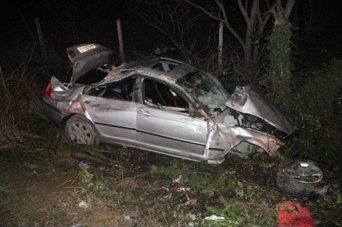 Yeni Aldıkları Otomobille Şarampole U&ccedil;tular: 2 &Ouml;l&uuml;, 2 Yaralı