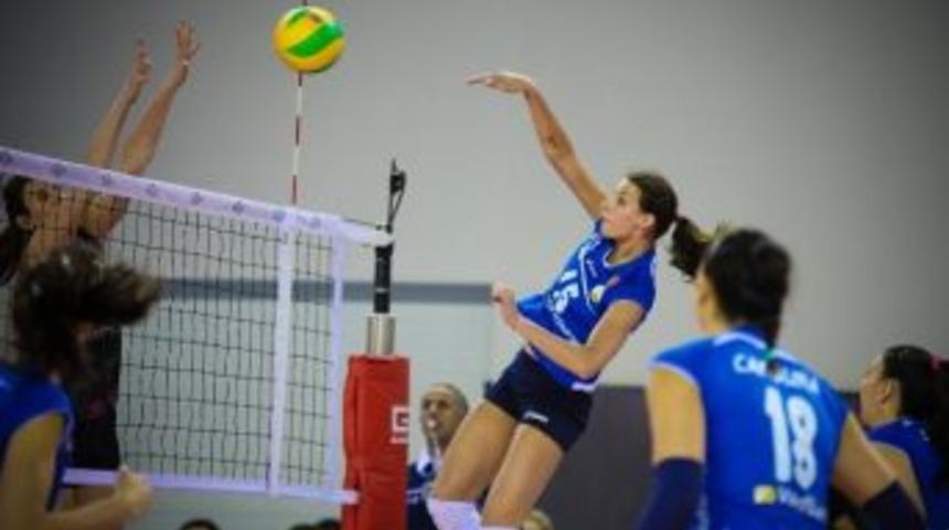 Vakıfbank Galibiyetle Başladı