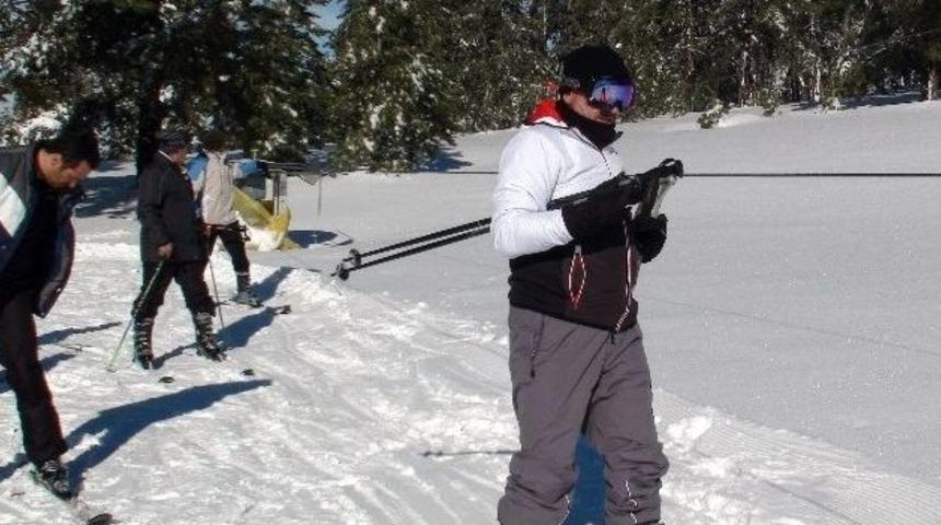 Gediz Murat Dağı&rsquo;nda Kayak Sezonu T&ouml;renle A&ccedil;ıldı