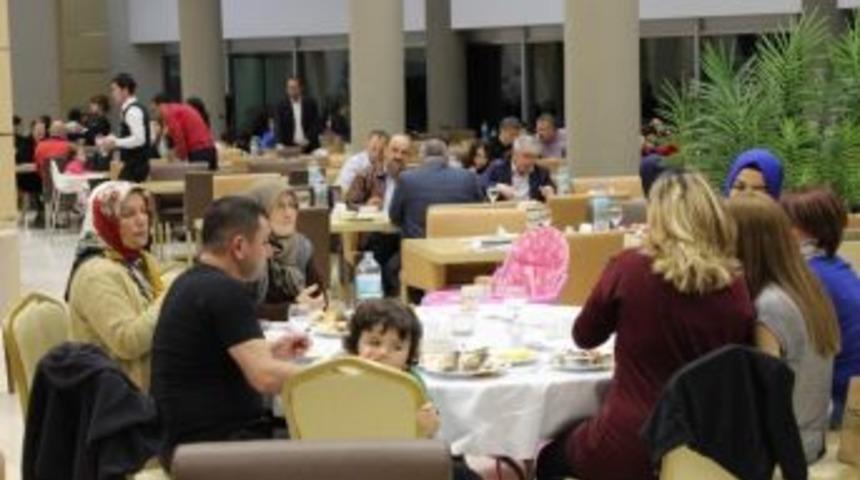 &Ouml;zel D&uuml;nyam Hastanesi Doktor Ve Personeli 2014 Yılı Yorgunluğunu Kırşehir&rsquo;de Attı