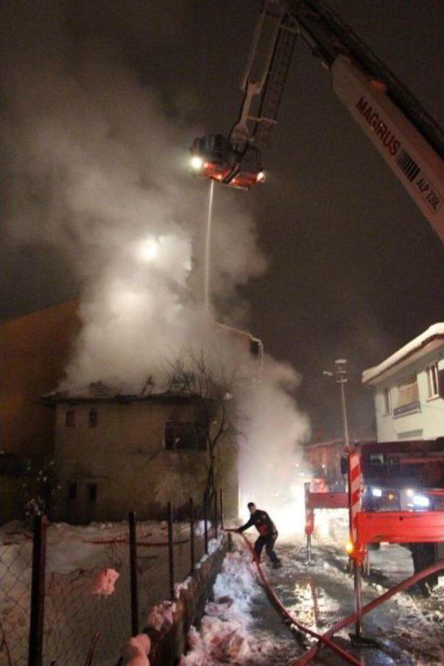Bolu da 2 Katlı Ev Alev Alev Yandı 1