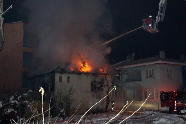 Bolu da 2 Katlı Ev Alev Alev Yandı 3