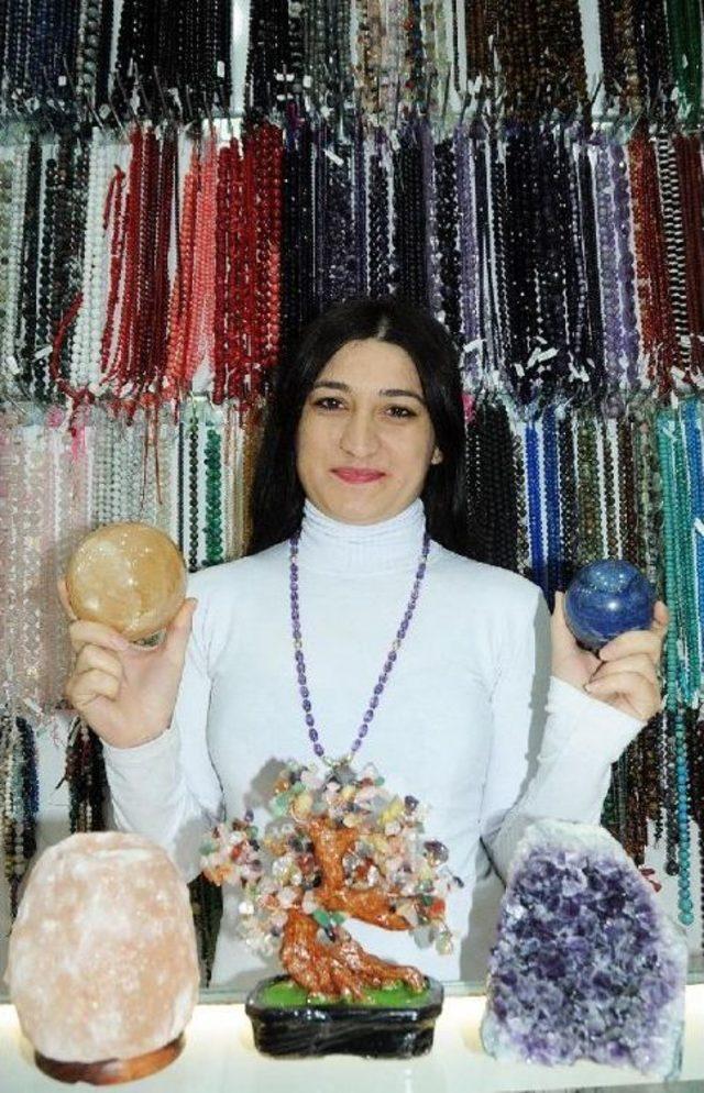 Doğal Taşlarla Şifa Arayanlar Bu Dükkana Geliyor 1