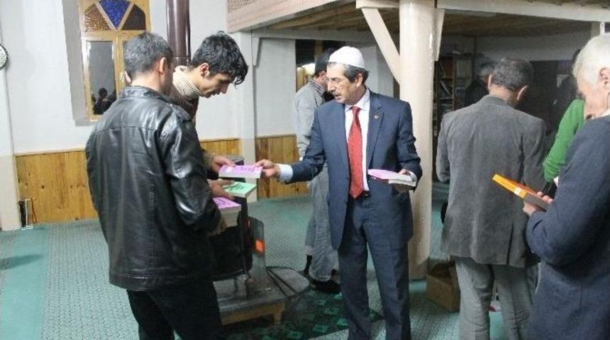 Eksoder&rsquo;den Mevlid Kandili&rsquo;nde Kitap Dağıtımı