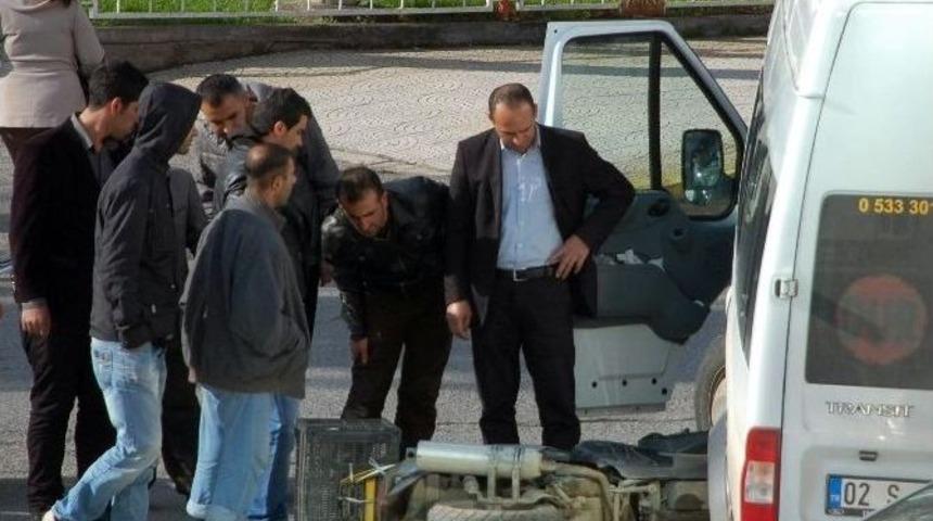 Motosiklet İle &Ouml;ğrenci Servisi &Ccedil;arpıştı