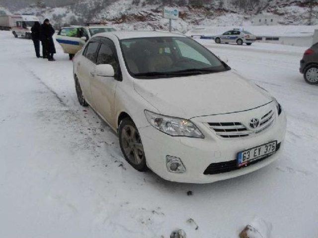 Zincir Takan Baba-Oğula Otomobil Çarptı