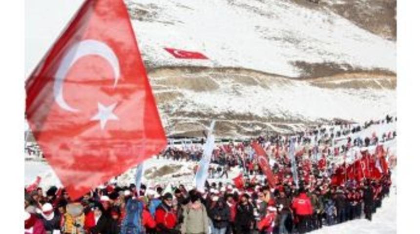 On Binler Sarıkamış Şehitleri İ&ccedil;in Y&uuml;r&uuml;d&uuml;