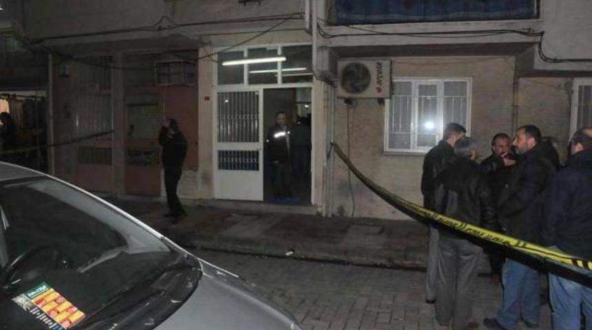 Kuzenini &Ouml;ld&uuml;renin Kardeşini Başından Vurdu