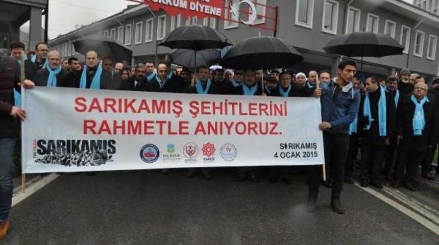 Balıkesir'de Sarıkamış Şehitleri İ&ccedil;in Y&uuml;r&uuml;y&uuml;ş