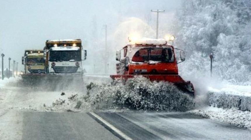 Kar, Bolu Dağı'nda Ulaşımı Etkiledi