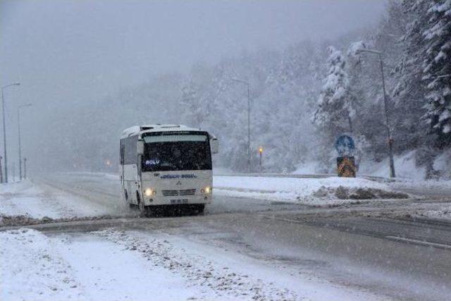 Kar, Bolu Dağı'nda Ulaşımı Etkiledi