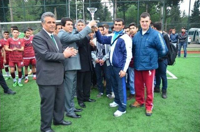 Adana’da Okullarası Genç Erkekler Futbol Müsabakaları