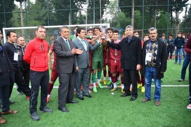 Adana’da Okullarası Genç Erkekler Futbol Müsabakaları