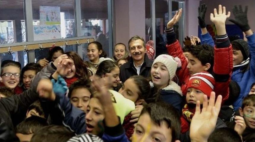 Esentepeli &Ccedil;ocuklara Yeni Yıl Hediyesi