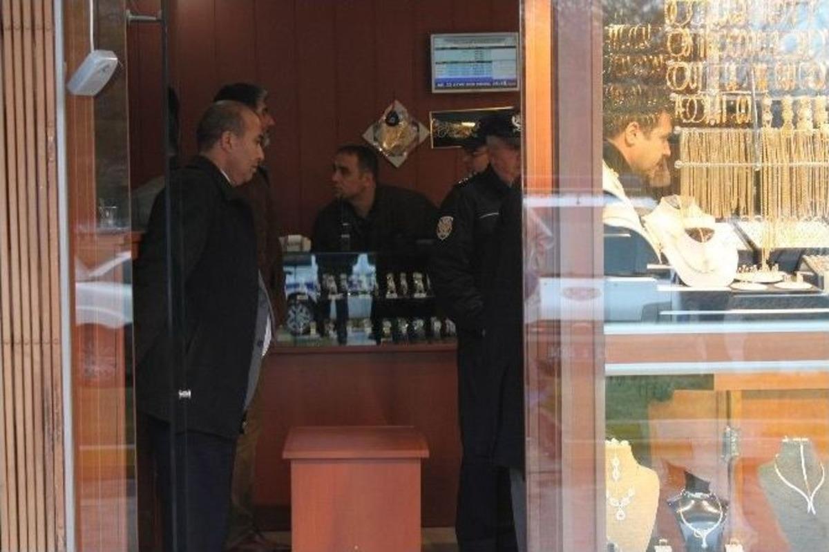 Konya&rsquo;da Kuyumcuya Soygun Girişimi