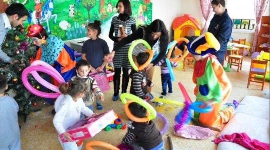 B&uuml;y&uuml;kşehir Cezaevindeki Minikleri Unutmadı