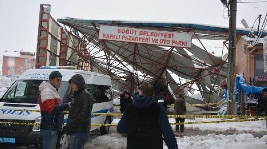 S&ouml;ğ&uuml;t'te Kapalı Pazaryeri &Ccedil;atısı &Ccedil;&ouml;kt&uuml;, 100'e Yakın Ara&ccedil; Hasar G&ouml;rd&uuml;
