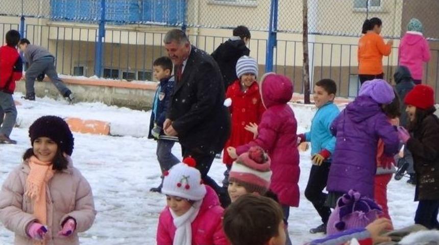 Yozgat&rsquo;ta Kar Yağışına En &Ccedil;ok &Ccedil;ocuklar Sevindi