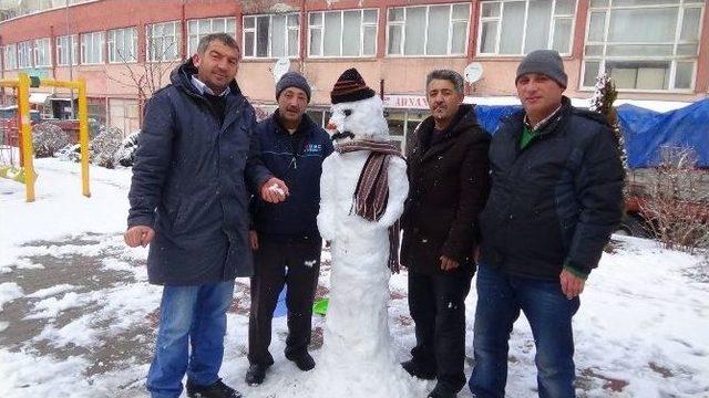 Yozgat’ta Kar Yağışına En Çok Çocuklar Sevindi