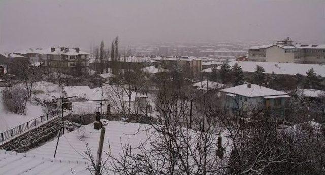 Yozgat’ta Kar Yağışına En Çok Çocuklar Sevindi