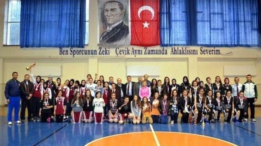 Gen&ccedil; Kızlar Basketbolda Şampiyon Belli Oldu