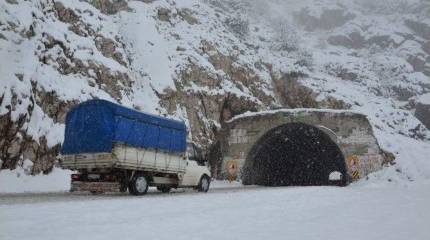 Kahramanmaraş&rsquo;ta Şiddetli Kar Yağışı