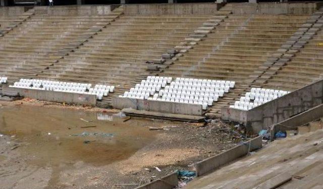 Timsah Arena'nın Koltuk Montajı Başladı