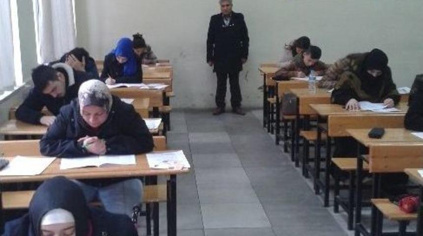 Edremit&rsquo;te A&ccedil;ık &Ouml;ğretim Lisesi Sınavları Yapıldı