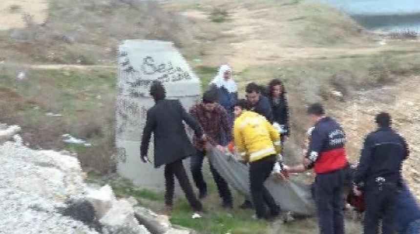 Oğlunun Boğulduğu G&ouml;lette &Ouml;lmek İstedi