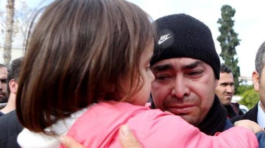 Minik Tuana, İşten &Ccedil;ıkarılan Babasının G&ouml;zyaşlarını Sildi